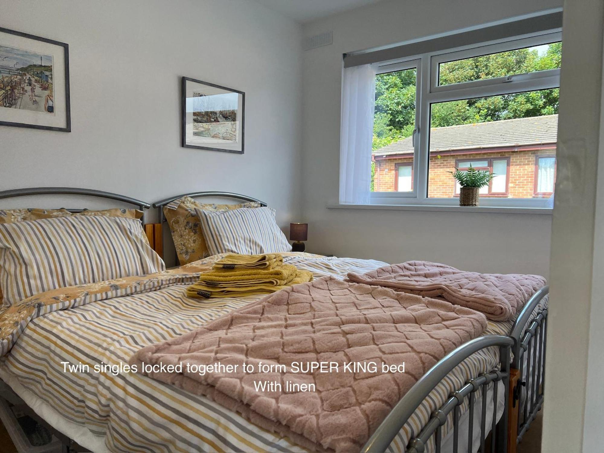 Valley View Self-Catering Coastal Bungalow In Rural West Wight Freshwater Buitenkant foto