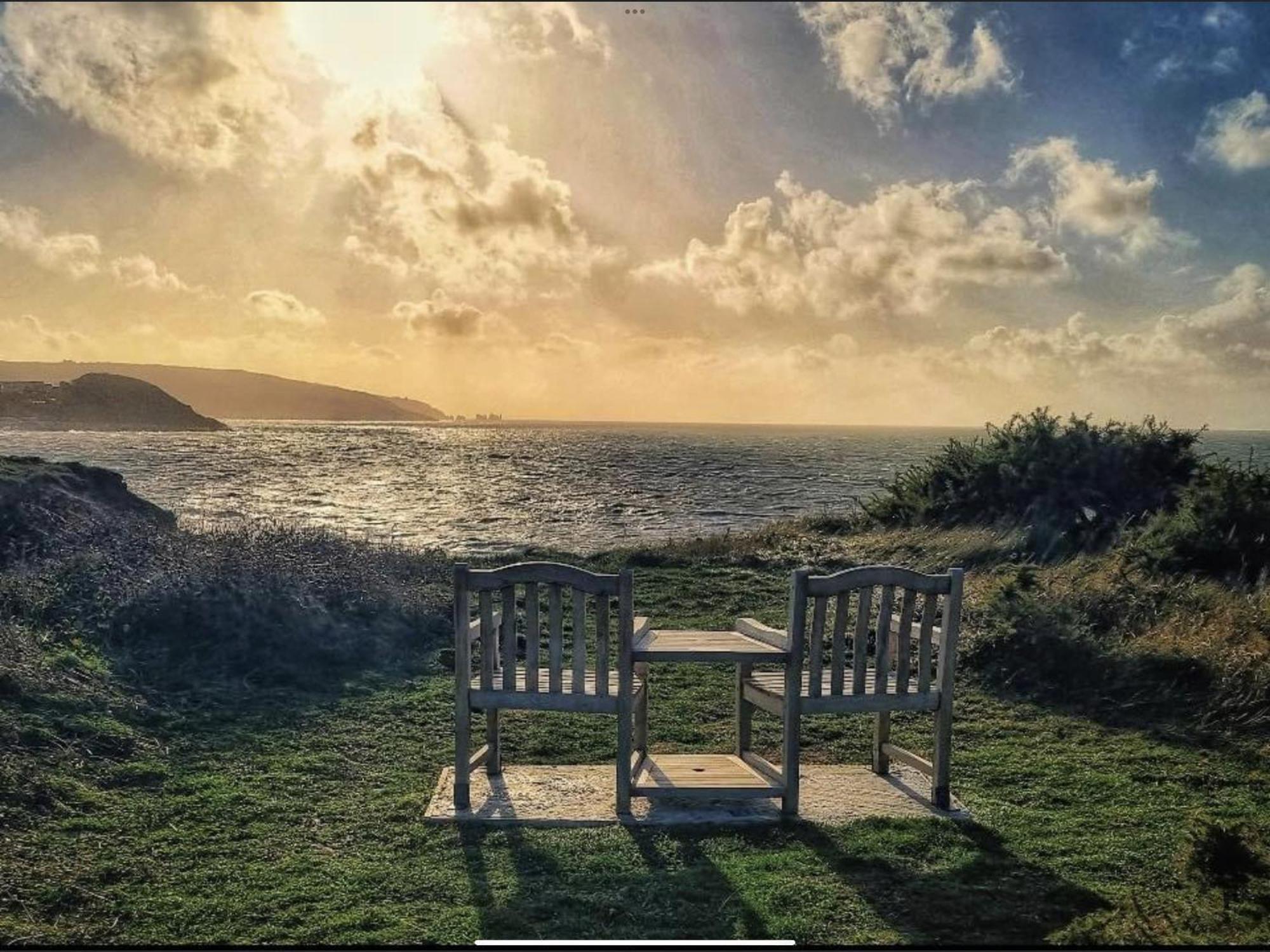 Valley View Self-Catering Coastal Bungalow In Rural West Wight Freshwater Buitenkant foto