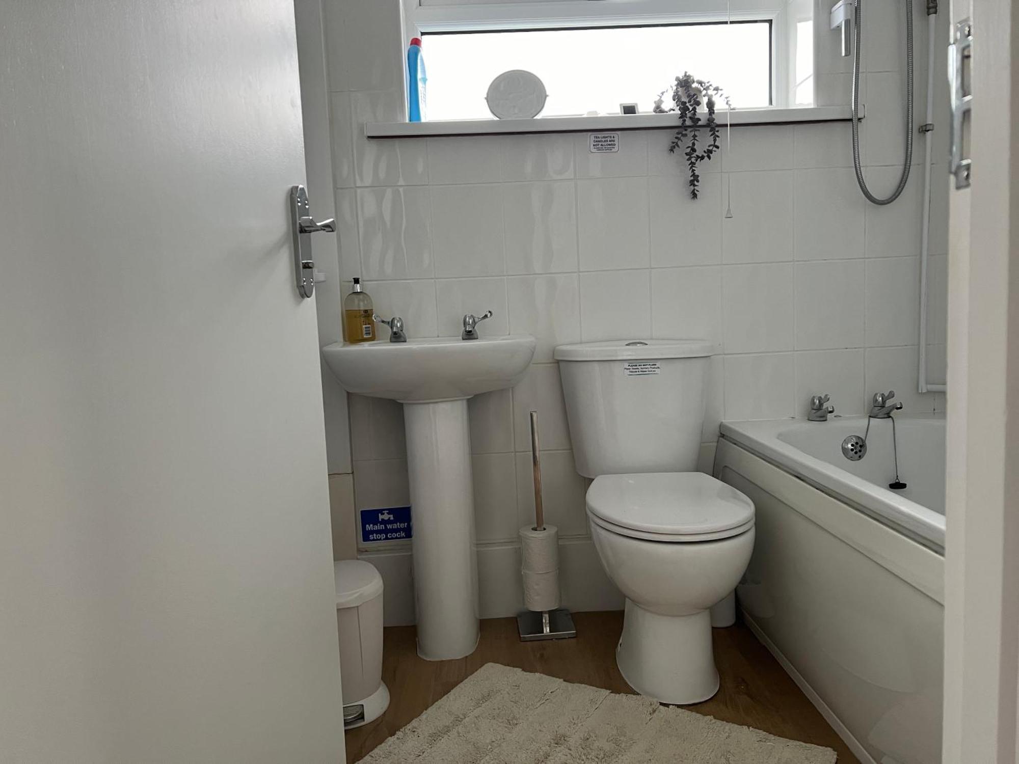 Valley View Self-Catering Coastal Bungalow In Rural West Wight Freshwater Buitenkant foto
