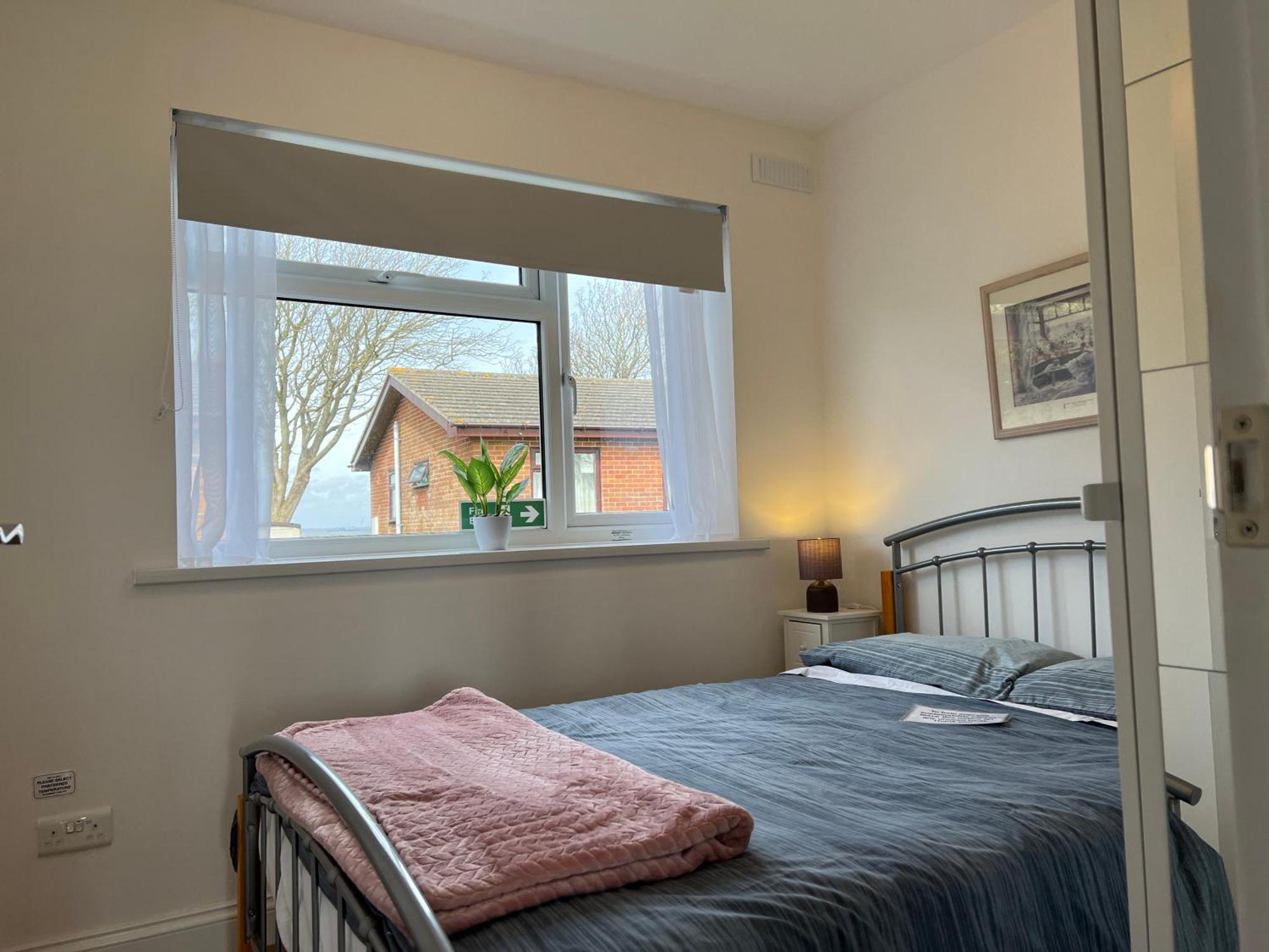 Valley View Self-Catering Coastal Bungalow In Rural West Wight Freshwater Buitenkant foto